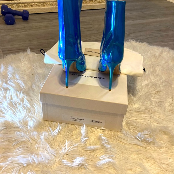 Alexandre Vauthier's Alex’s blue hologram ankle boots - Picture 4 of 10